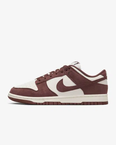 NIKE WOMEN'S DUNK LOW SNEAKER IN LIGHT OREWOOD BROWN/RUGGED ORANGE-SUNDIAL