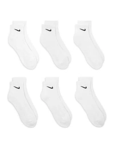 Nike Women's Everyday Cushioned Training Ankle Socks (6 Pairs) In White