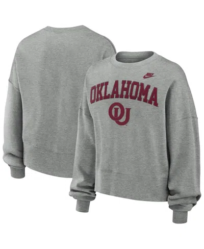 NIKE WOMEN'S HEATHER GRAY OKLAHOMA SOONERS LEGACY FLEECE CLASSIC ARCH OVERSIZED CROPPED TACKLE TWILL SWEA
