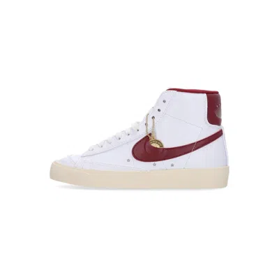 Nike Women's Low Shoe W Blazer Mid 77 Se White/team Red/muslin/metallic Gold Star