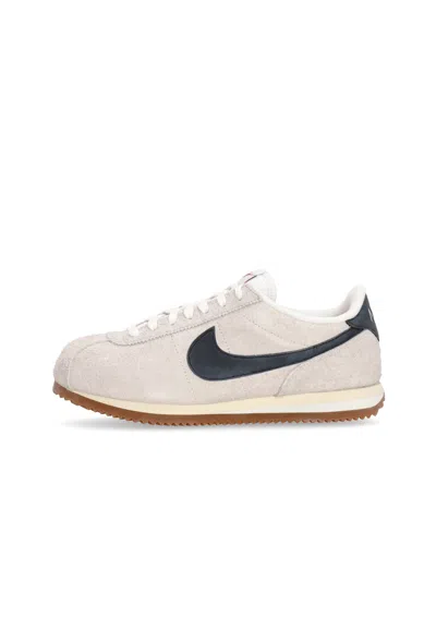 NIKE WOMEN'S LOW SHOE W CORTEZ VINTAGE SUEDE SUMMIT WHITE/BLACK/MUSLIN/GUM MED BROWN