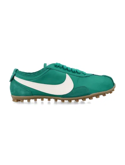 Nike Women's Moon Shoe Og Heritage Running Sneakers In Verde