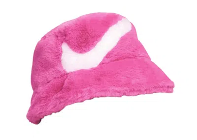 Pre-owned Nike Women's  Apex Faux Fur Swoosh Bucket Hat In Laser Fuchsia/white In Multi