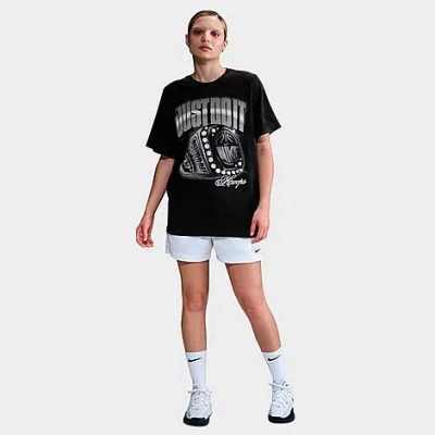 Nike Women's Oversized Basketball Graphic T-shirt In Black