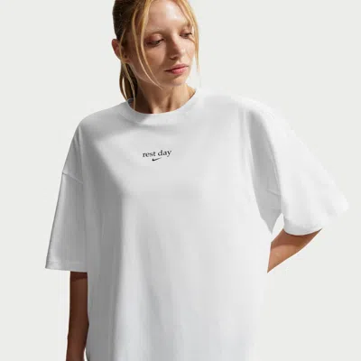 Nike Women's Oversized Dri-fit Short-sleeve T-shirt In White