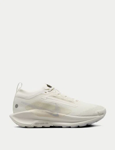 Nike Women's Pegasus Trail 5 Gore-tex Shoes In White