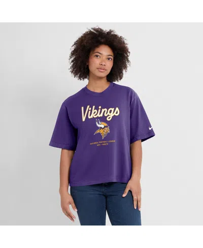NIKE WOMEN'S PURPLE MINNESOTA VIKINGS ESSENTIAL SCRIPT RELAXED BOXY T-SHIRT