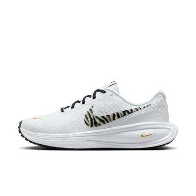 Nike Revolution 8 In White