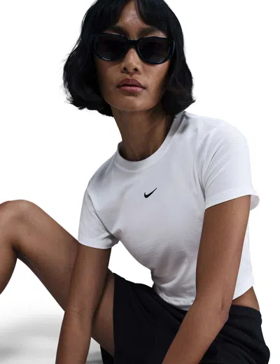 Nike Women's Sportswear Chill Knit Cropped T-shirt