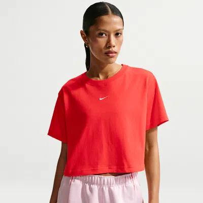 Nike Women's  Sportswear Classic Loose Short-sleeve Cropped T-shirt In Red