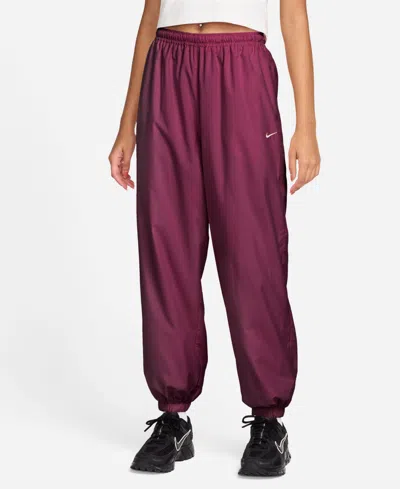 Nike Women's Sportswear Classic Uv Protection Joggers In Burgundy