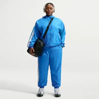 Nike Women's  Sportswear Classic Wovens Uv Protection Mid-rise Loose Jogger Pants (plus Size) In Blue