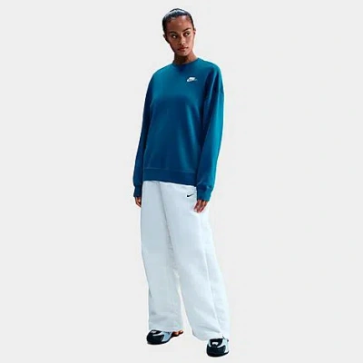 Nike Women's Sportswear Club Fleece Loose Crewneck Sweatshirt In Blue