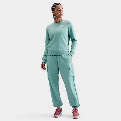 Nike Women's Sportswear Club Fleece Mid-rise Oversized Cargo Sweatpants In Green