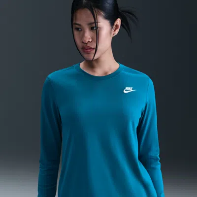 Nike Women's  Sportswear Club Long-sleeve T-shirt