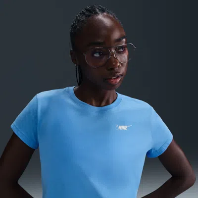 Nike Women's  Sportswear Club Short-sleeve Cropped Graphic T-shirt In Blue