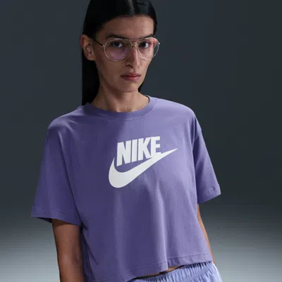 Nike Women's  Sportswear Essential Cropped Logo T-shirt