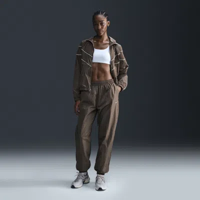 Nike Women's  Sportswear Essential Mid-rise Oversized Woven Jogger Pants In Brown