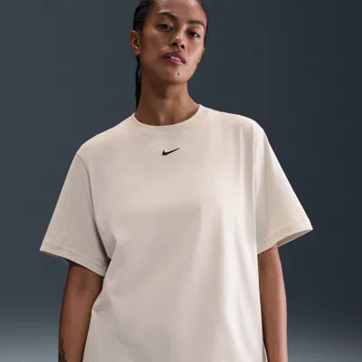 Nike Women's  Sportswear Essential T-shirt