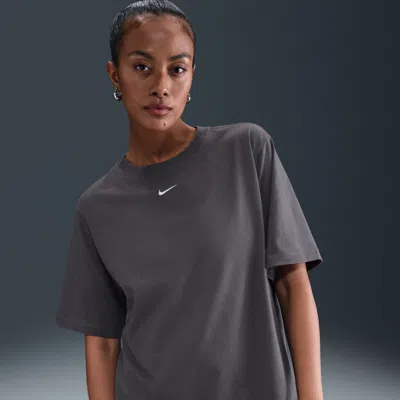 Nike Women's  Sportswear Essential T-shirt