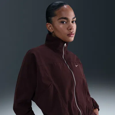 Nike Women's  Sportswear Everything Wovens Oversized Repel Uv Protection Jacket In Red