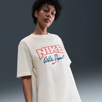 Nike Women's  Sportswear Loose Short-sleeve Graphic T-shirt