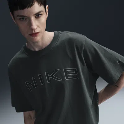Nike Women's  Sportswear Loose Short-sleeve Graphic T-shirt In Green