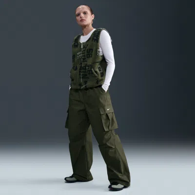 Nike Women's  Sportswear Mid-rise Oversized Woven Cargo Pants In Green