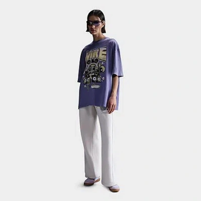 Nike Women's Sportswear Oversized Graphic T-shirt In Purple