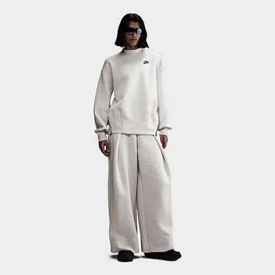 Nike Women's Sportswear Tech Fleece Oversized Crewneck Sweatshirt In Light Grey/heather/black