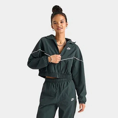 Nike Women's Sportswear Windrunner Crop Woven Jacket In Green