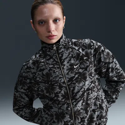 Nike Women's  Sportswear Windrunner Loose Uv Protection Woven Full-zip Printed Jacket In Black