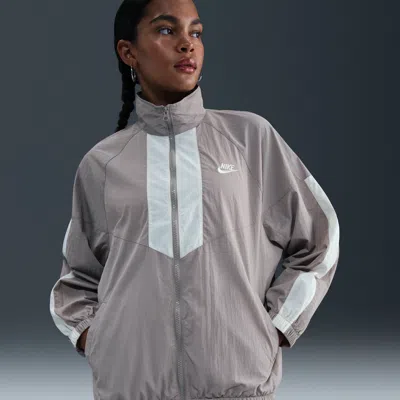 Nike Women's  Sportswear Windrunner Oversized Jacket In Black