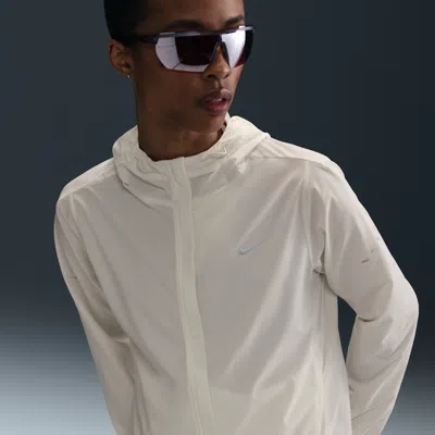 Nike Women's Swift Repel Packable Running Jacket In White