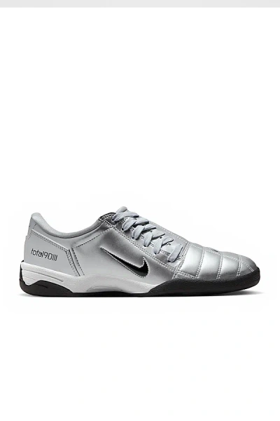 NIKE WOMEN'S TOTAL 90 SNEAKER IN METALLIC SILVER/BLACK, WOMEN'S AT URBAN OUTFITTERS