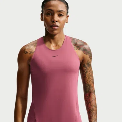 Nike Women's Universa Tank Top In Red