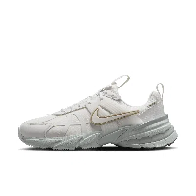 Nike Women's V2k Run Gore-tex Waterproof Shoes In Platinum Tint/summit White