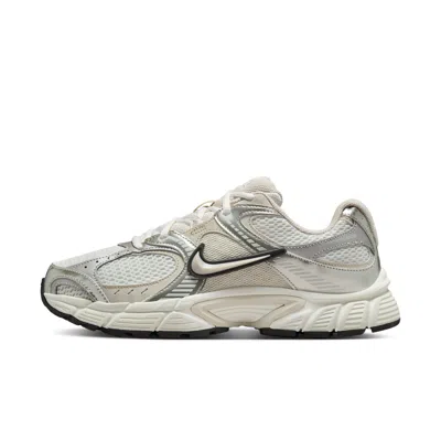 Nike Women's V5 Rnr Shoes In White