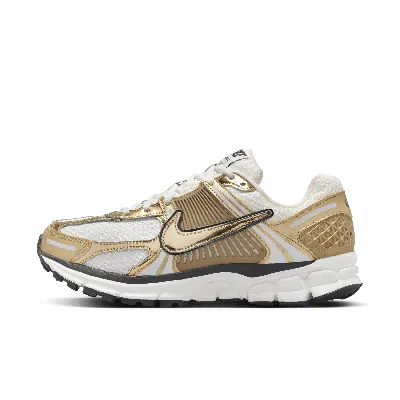 Nike Zoom Vomero 5 Sneaker In Gold