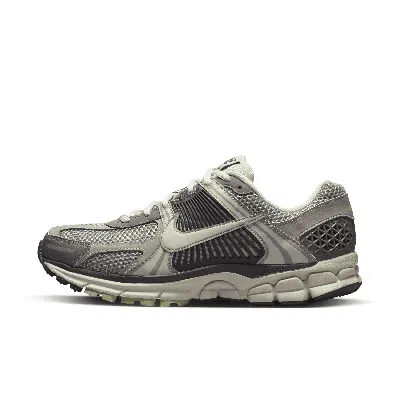 Nike Women's Zoom Vomero 5 Shoes In Grey