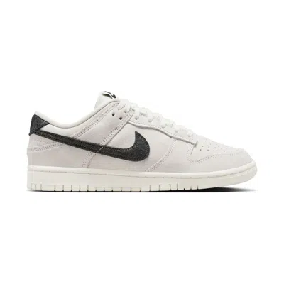 Nike Dunk Low Retro Se Sneakers In White