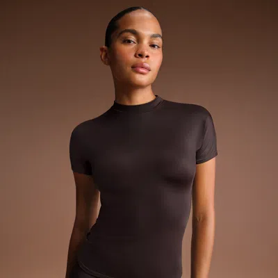 Nike Women'sskims Shine Mock-neck Short-sleeve Top In Brown