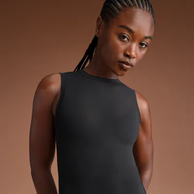 Nike Women'sskims Weightless Layers Sleeveless Top In Black