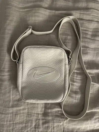 Pre-owned Nike X Supreme Nike Leather Shoulder Bag In White