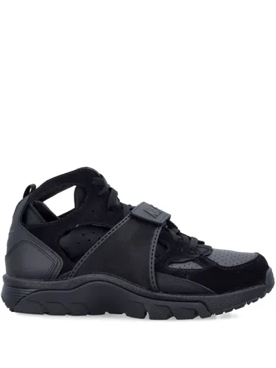 Nike Huarache Air Trainer Perforated Detailing In Black