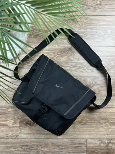 Pre-owned Nike X Vintage 90's Nike Central Swoosh Vintage Y2k College Shoulder Bag In Black