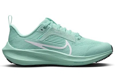 Pre-owned Nike Zoom Air Pegasus 40 Sneakers In Emerald Rise/clear Jade/jade Ice In Green