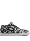Nike Zoom Stefan Janoski Mid Sneakers In White