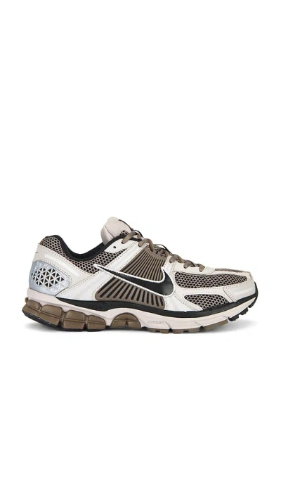 NIKE ZOOM VOMERO 5
