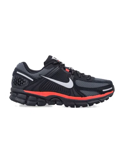 Nike Zoom Vomero 5 In Black Metallic Silver